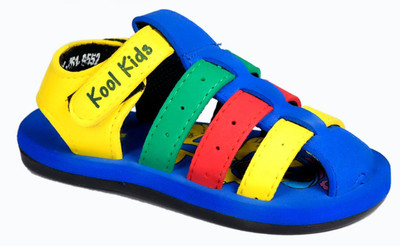 

Bata Boys & Girls Velcro Strappy Sandals(Multicolor