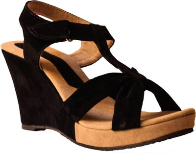 

affron Women Black Wedges