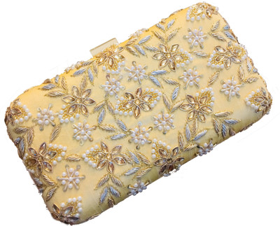

Craftbazaar Party White Clutch