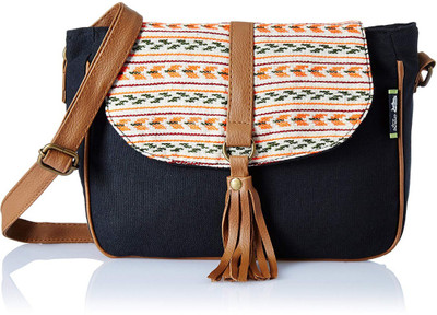 

Kanvas Katha Tote(Multicolor)