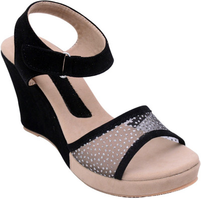 

affron Women Black Wedges