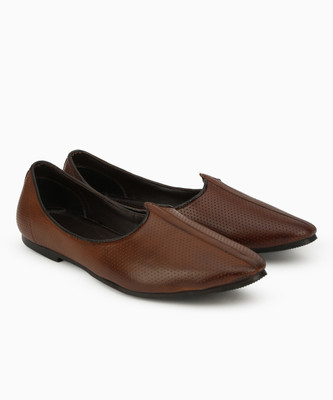 

Bata D-JALSE PERFORATED Jutis For Men(Brown