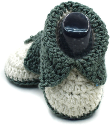 

Magic Needles Newborn Baby Socks Soft Sole Prewalker Foldover Boots Booties(Toe to Heel Length - 11 cm White, Green), Green;white