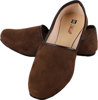 

Koshi Koshi brings to you a wide range of ethnic suede juti shoes to suit any of your festive, traditional, ethnic and party needs. Jutis For Men(Brown