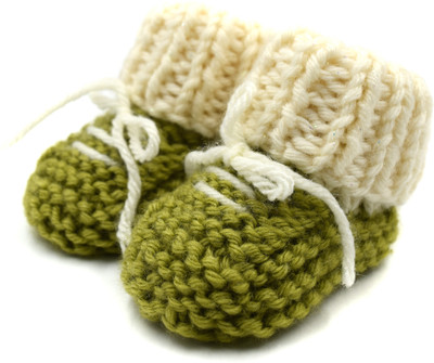 

Magic Needles Newborn Baby Socks Soft Sole Prewalker Sneakers Booties(Toe to Heel Length - 11 cm Green, Cream), Cream;green