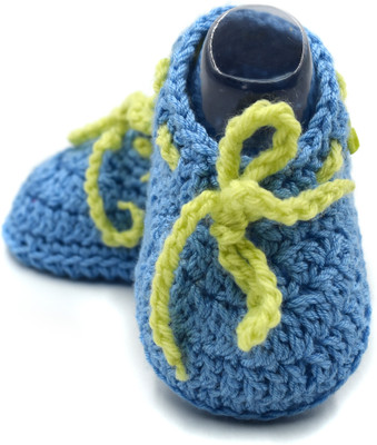 

Magic Needles Newborn Baby Socks Soft Sole Prewalker ankle boots Booties(Toe to Heel Length - 11 cm Blue)