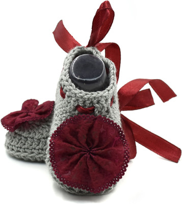

Magic Needles Newborn Baby Socks Soft Sole Prewalker Ankle Booties Booties(Toe to Heel Length - 10 cm Grey)