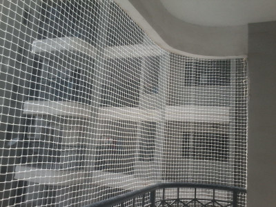 

Armor Anti-Bird Net 8ftx6ft (48 Sq Ft) High Quality UV-Stabilized HDPE Nylon Bird Net (White) With Free 25 Pcs Plastic Cable Clips & Tying Ropes Camping Net(White)