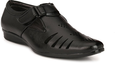 

Lakhani Vardaan Men Black Flats