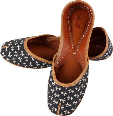 

Koshi Fabric Punjabi Jutis For Women(Black, White