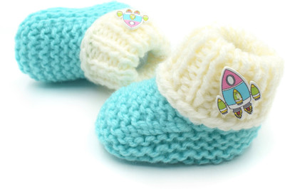 

Magic Needles Handmade Soft Sole Prewalker 4044_0-3 Months Booties(Toe to Heel Length - 10 cm Green)
