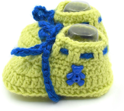 

Magic Needles Handmade Soft Sole Prewalker 4155_3-6 Months Booties(Toe to Heel Length - 10 cm Green)