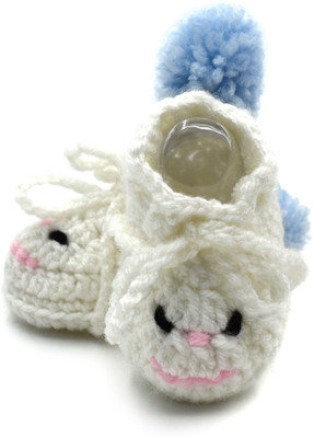 

Magic Needles Handmade Soft Sole Prewalker 4048_0-3 Months Booties(Toe to Heel Length - 10 cm White)