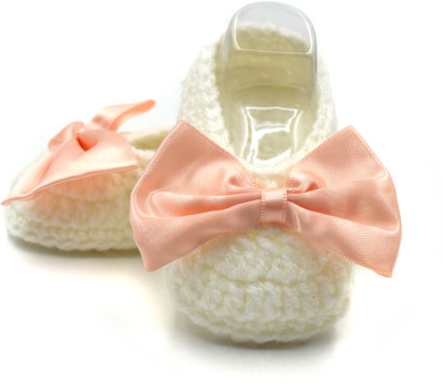 

Magic Needles Handmade Soft Sole Prewalker 4162_3-6 Months Booties(Toe to Heel Length - 11 cm White)