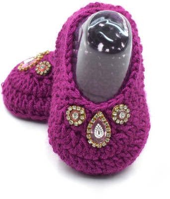

Magic Needles Handmade Soft Sole Prewalker 4149_0-3 Months Booties(Toe to Heel Length - 10 cm Majenta)