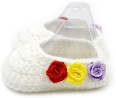 

Magic Needles Handmade Soft Sole Prewalker 4163_0-3 Months Booties(Toe to Heel Length - 10 cm White)