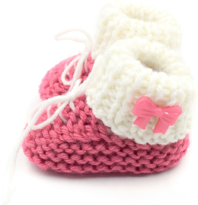 

Magic Needles Handmade Soft Sole Prewalker 4183_0-3 Months Booties(Toe to Heel Length - 10 cm Pink)