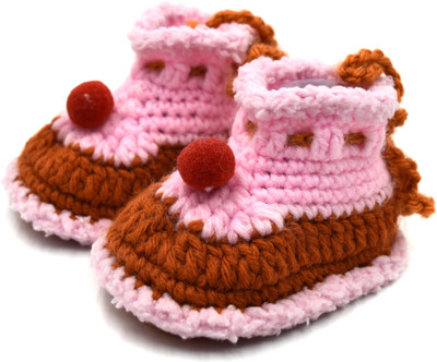 

Magic Needles Handmade Soft Sole Prewalker 4093_0-3 Months Booties(Toe to Heel Length - 10 cm Pink)