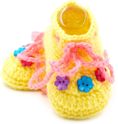 

Magic Needles Handmade Soft Sole Prewalker 4158_3-6 Months Booties(Toe to Heel Length - 11 cm Yellow)