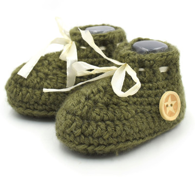 

Magic Needles Handmade Soft Sole Prewalker 4142_G_0-3 Months Booties(Toe to Heel Length - 10 cm Green)