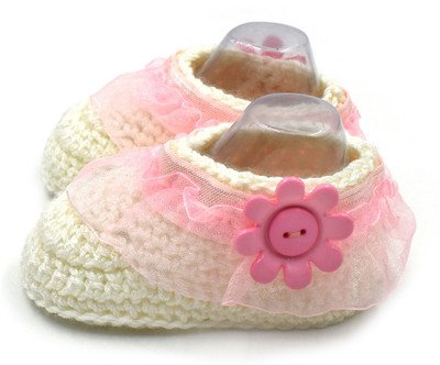 

Magic Needles Handmade Soft Sole Prewalker 4194_0-3 Months Booties(Toe to Heel Length - 10 cm White/Pink)