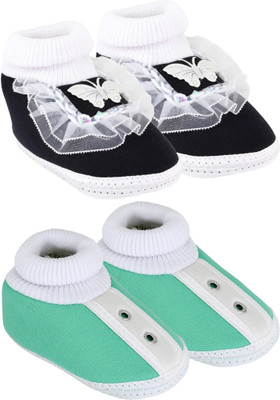 

Neska Moda 0 To 12 Month Set Of 2 Baby Booties(Toe to Heel Length - 12 cm Black, Green)