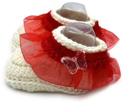 

Magic Needles Handmade Soft Sole Prewalker 4176_3-6 Months Booties(Toe to Heel Length - 11 cm White/Red)