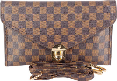 

Daks Casual Brown Clutch