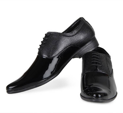 

ROAD STAG Burnished Black color Genuine Leather Derby For Men(Black