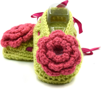 

Magic Needles Booties(Toe to Heel Length - 10 cm Green)