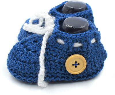 

Magic Needles Handmade Soft Sole Prewalker 4166_0-3 Months Booties(Toe to Heel Length - 10 cm Blue)
