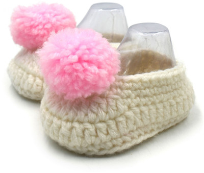 

Magic Needles Handmade Soft Sole Prewalker 4159_0-3 Months Booties(Toe to Heel Length - 10 cm White)