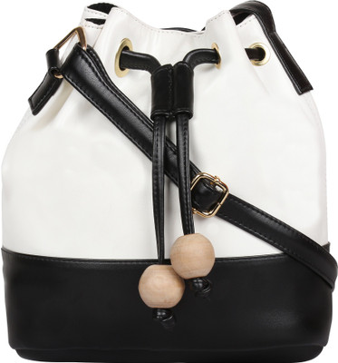 

Berrypeckers Sling Bag(White, Black), Black;white