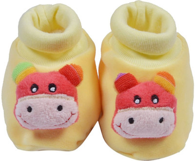

Guru Kripa Baby Products Softy_Velvet_Butty(1PairSet)_Yellow Booties(Toe to Heel Length - 4 cm Yellow)