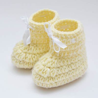 

Love Crochet Art lovely flower pattern knitted warm infant baby booties for 6-12 month bbay Booties(Toe to Heel Length - 10 cm Beige)