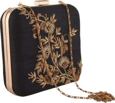 

Zephyrr Party Black Clutch