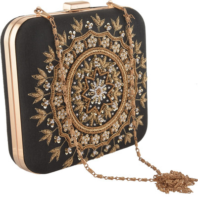 

Zephyrr Party Black Clutch