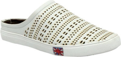 

Dakarr Men White Sandals