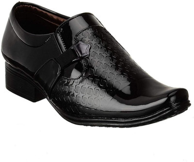 

BLACKMOON BLACKMOON black formals shoe for men Slip On For Men(Black