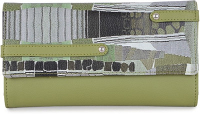 

Baggit Casual Green Clutch