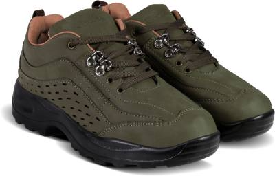 Action shoes hot sale trekking