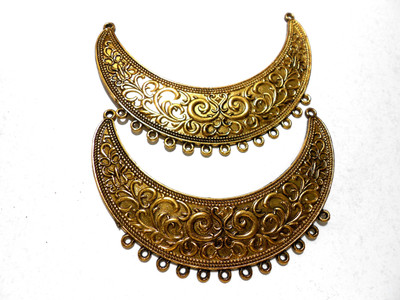 

GOELX Antique Golden Pendant Moon Shaped for Necklace Making - Design 5