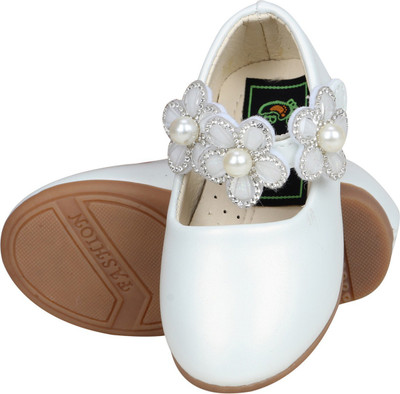 

BUCKLED UP Girls Velcro Mary Janes(Brown, White