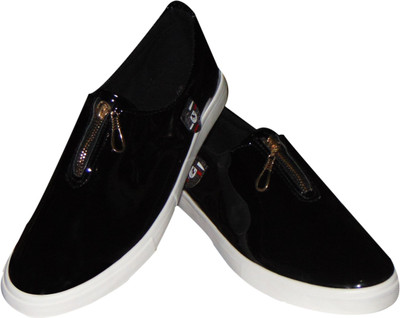 

SAE Slip On Sneakers For Men(Black, White