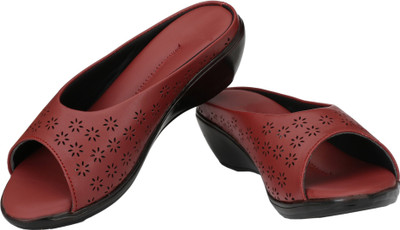 

BottleBruss Women Maroon Wedges