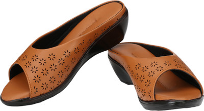 

BottleBruss Women Tan Casual