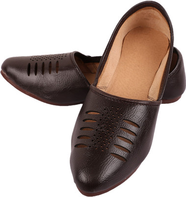 

DFR Jalsa Jali Design Jutis For Men(Brown, Dark brown