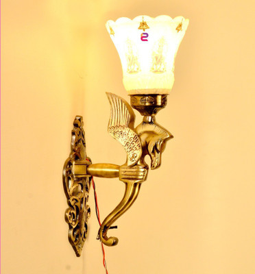 

Creaze Wallchiere Wall Lamp