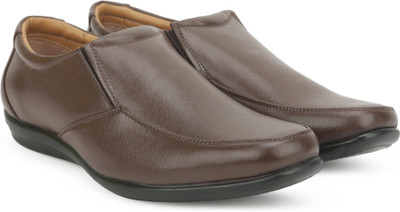 

Clarks Veho Flow Corporate Casuals For Men(Brown, Navy nubuck
