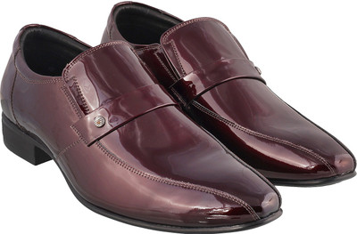 

Metro Awesome Slip On For Men(Maroon